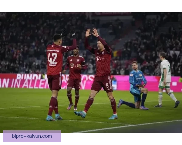 莱万多夫斯基在拜仁的辉煌岁月展现了其传奇射手的蜕变，表现备受关注。