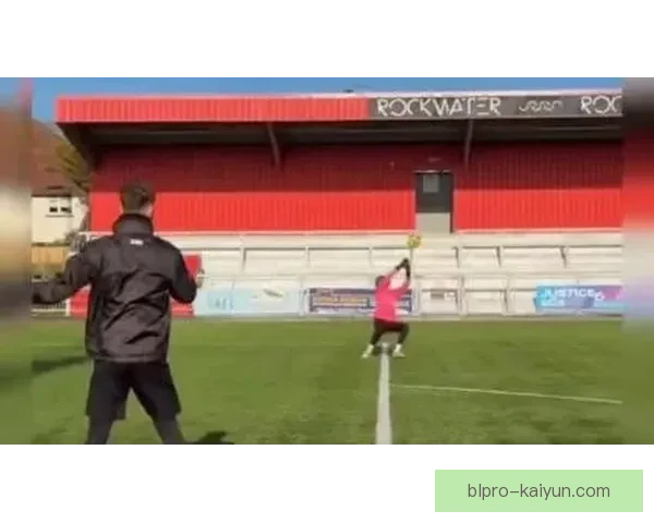 克鲁伊夫战术体系价值持续提升，现代足球战术演进中展现深远影响